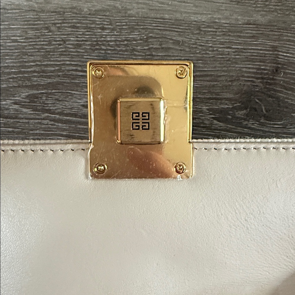 Givenchy Small 4G bag in Natural Beige - Picture 5 of 11